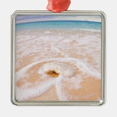 Strandfront mit Seashell-Kaimaninseln Ornament Aus Metall (Vorne)