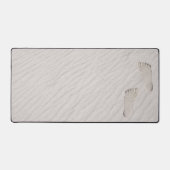 Strandfußabdrücke in Sand Schreibtischunterlage (Vorderseite)