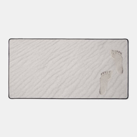 Strandfußabdrücke in Sand Schreibtischunterlage (Vorderseite)
