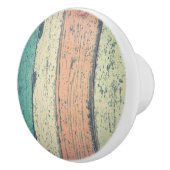 Strandhaus aus gestrichenem Holz am Ozean gestreif Keramikknauf (Rechts)