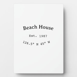 Strandhaus. Datum Jahr benutzerdefinierte Koordina Fotoplatte