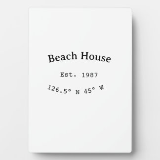 Strandhaus. Datum Jahr benutzerdefinierte Koordina Fotoplatte