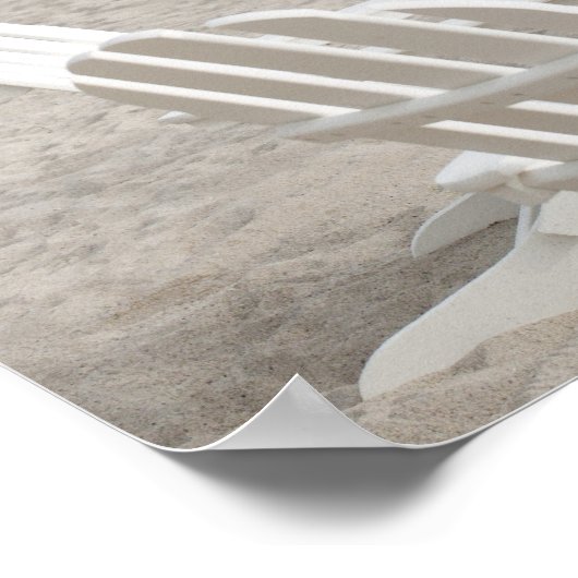 Strandhaus mit Liegestühlen und Sonnenschirmen Poster (Ecke)