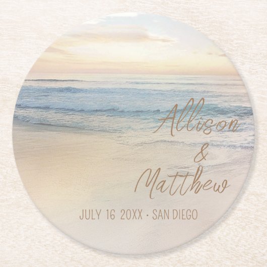 Strandhochzeit bei Sonnenuntergang Runder Pappuntersetzer (Vorderseite)