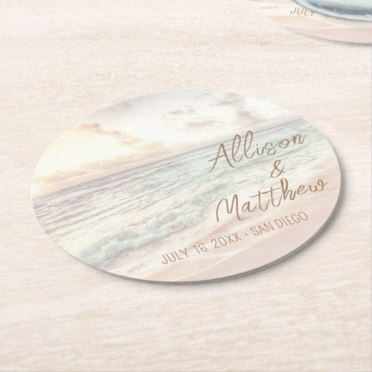 Strandhochzeit bei Sonnenuntergang Runder Pappuntersetzer (Angewinkelt)