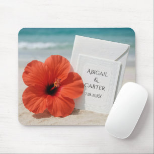 Strandhochzeit mit Hibiskusblüte Mousepad