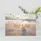 Strandhochzeit, Strandlicht, Sand, Seashell Einladung (Stehend Vorderseite)