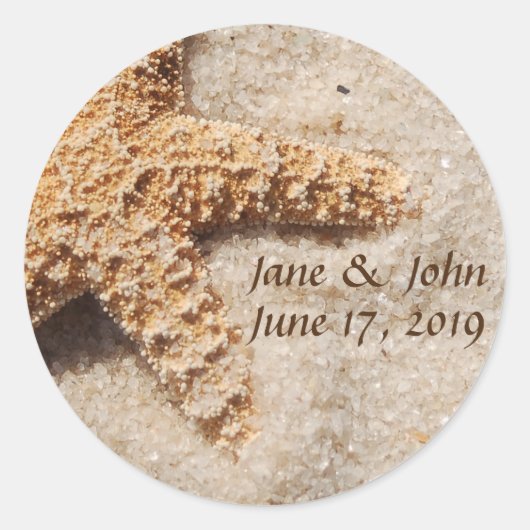 Strandhochzeitfisch auf Sandklemmern Runder Aufkleber (Vorderseite)