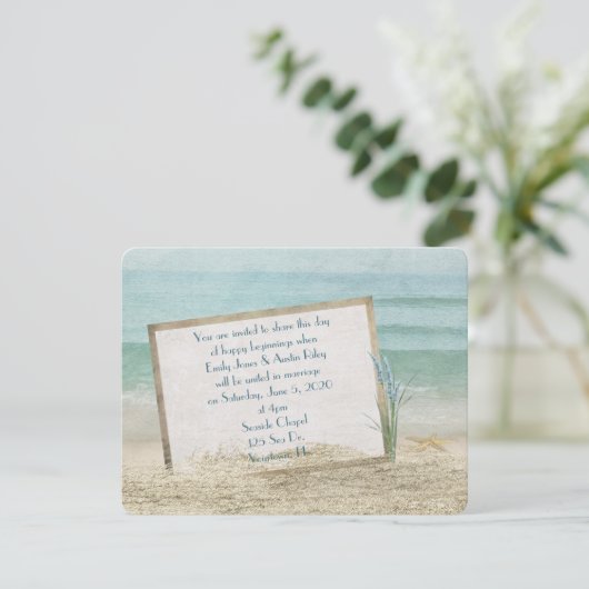 Strandhochzeitrahmen in Sand Einladung (Stehend Vorderseite)