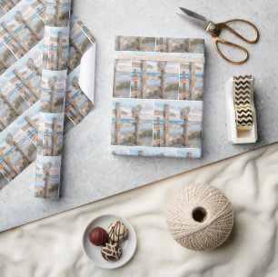 Strandhut auf rustikaler Zaunpfosten Geschenkpapier