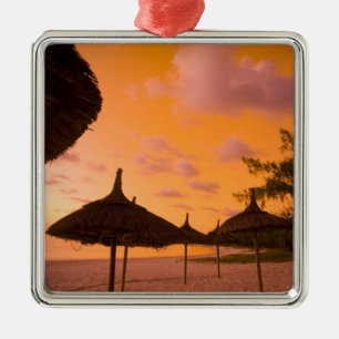 Strandhütten im Palapa-Stil bei Sonnenaufgang, Bel Silbernes Ornament