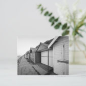 Strandhütten in Schwarz-Weiß-Form auf Postkarte (Stehend Vorderseite)