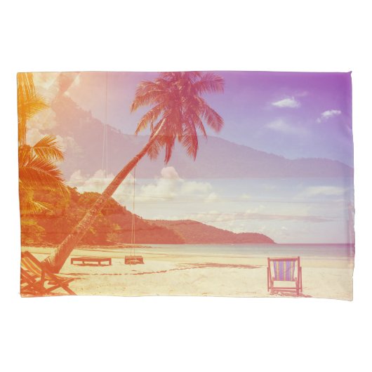 Strandlandschaft, Kokospalmen, Holzbett. Kissenbezug (Vorderseite)