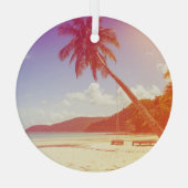 Strandlandschaft, Kokospalmen, Holzbett. Ornament Aus Glas (Rückseite)