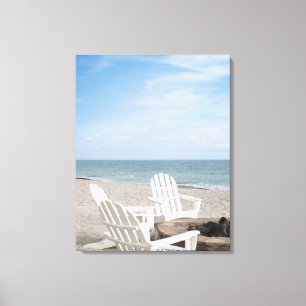 strandnahes Haus mit adirondack Stühlen und Leinwanddruck