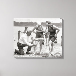 Strandpolizei, 1922. Vintage-Foto Leinwanddruck
