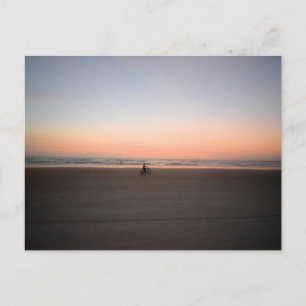 Strandradfahren vor Sonnenaufgang Postkarte