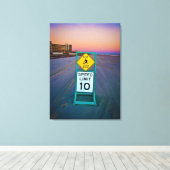 Strandschilder am Strand von Daytona bei Morgendäm Leinwanddruck (Insitu (Holzboden))