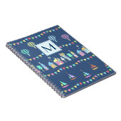 Strandstadt-Segelboote-und-Wimpel-Monogramm Notizblock (Rechte Seite)