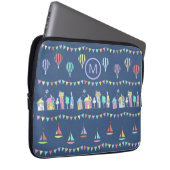Strandstädtchen Segelboote und Wimpel Monogramm Laptopschutzhülle (Vorne Rechts)