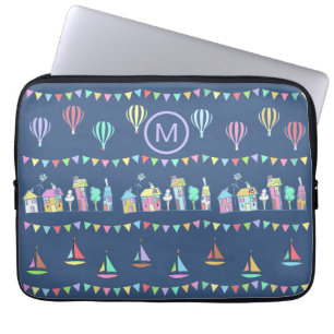Strandstädtchen Segelboote und Wimpel Monogramm Laptopschutzhülle