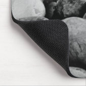 Strandsteine aus schwarzem und weißem Lakeshore Mousepad (Ecke)