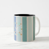 Strandstreifen und Starfish Monogramm Zweifarbige Tasse (VorderseiteRechts)