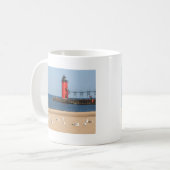 Strandszene mit Seemöwen und Leuchtturm Kaffeetasse (Vorderseite Links)