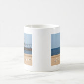 Strandszene mit Seemöwen und Leuchtturm Kaffeetasse (Mittel)