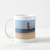 Strandszene mit Seemöwen und Leuchtturm Kaffeetasse (Links)