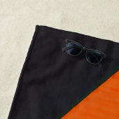 Strandtuch mit orangefarbenen schwarzen Streifen (Beispiel)