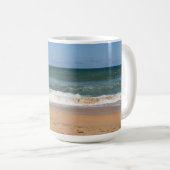 Strandwellen, die auf der Küstenlandschaft abstürz Kaffeetasse (VorderseiteRechts)