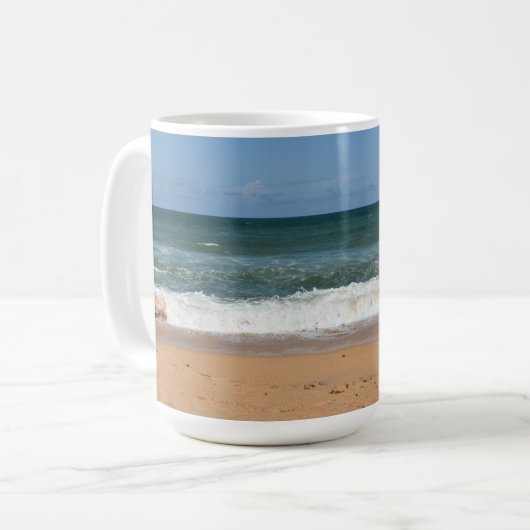 Strandwellen, die auf der Küstenlandschaft abstürz Kaffeetasse (Vorderseite Links)