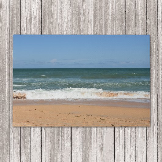 Strandwellen stürzen an der Küste ab Fußmatte