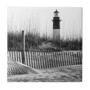 Strandzäune und Leuchtturm Fliese