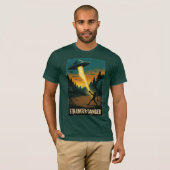 Stranger Danger – Retro Sci-Fi Forest Scene T-Shirt (Vorne ganz)