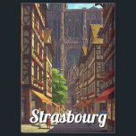 Straßburg Frankreich - Reise Magnet<br><div class="desc">Straßburg, im Nordosten Frankreichs nahe der deutschen Grenze gelegen, ist eine Stadt voller Geschichte, Kultur und europäischer Bedeutung. Straßburg ist als Hauptstadt der Region Grand Est und der historischen Region des Elsass schon lange ein Ort, an dem französische und deutsche Einflüsse wunderschön verschmelzen. Diese einzigartige kulturelle Fusion spiegelt sich in...</div>