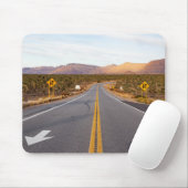 Straße durch den Joshua-Tree-Nationalpark Mousepad (Mit Mouse)