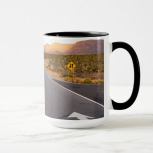 Straße durch den Joshua-Tree-Nationalpark Tasse