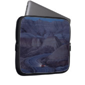 Straße durch Gebirgszug Laptopschutzhülle (Vorne Rechts)