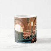 Straße im alten Vintagen Stil Kaffeetasse (Mittel)