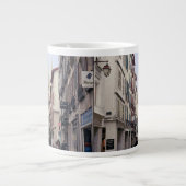 Straße in Bayonne Jumbo-Tasse (Vorderseite)