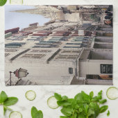 Straße in Bayonne Küchentuch (Gefaltet)