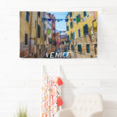 Straße in Venedig mit Wäsche waschen Kleider Itali Banner (Insitu)