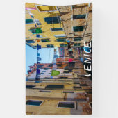 Straße in Venedig mit Wäsche waschen Kleider Itali Banner (Vertikal)