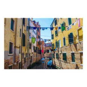 Straße in Venedig mit Wäsche waschen Kleider Itali Fotodruck