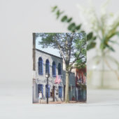 Straße mit amerikanischer Flagge Alexandria VA Postkarte (Stehend Vorderseite)