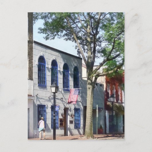 Straße mit amerikanischer Flagge Alexandria VA Postkarte (Vorderseite)