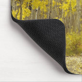 Straße mit Herbstfarben und -aspeln in Kebler 2 Mousepad (Ecke)