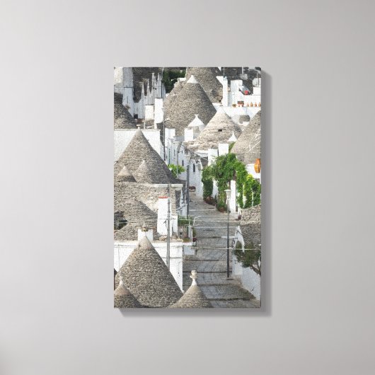 Straße mit Trulli Häusern in Alberobello, Puglia Leinwanddruck (Vorderseite)